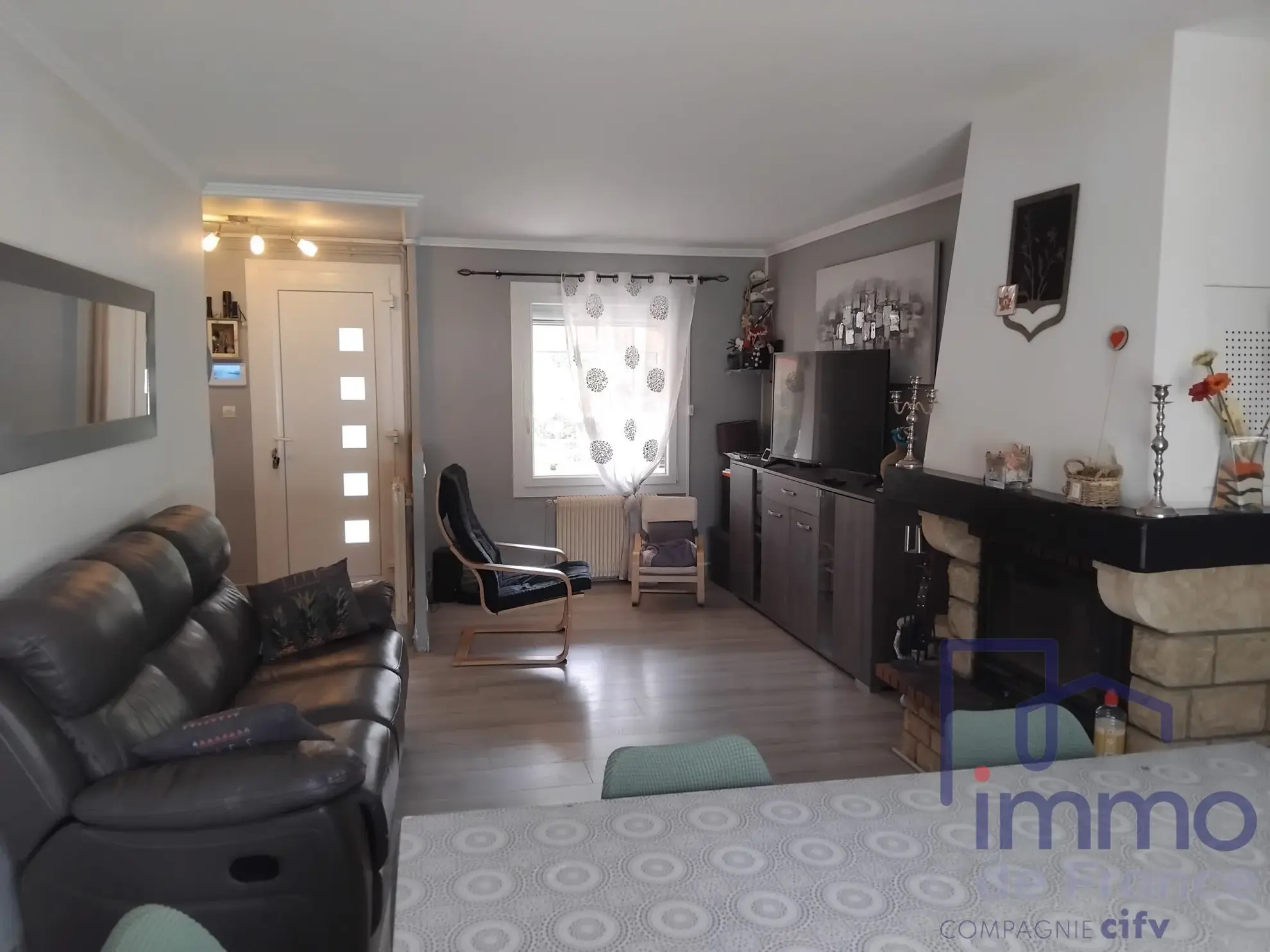 Maison rénovée de 103 m² avec jardin à Le Chambon Feugerolles 