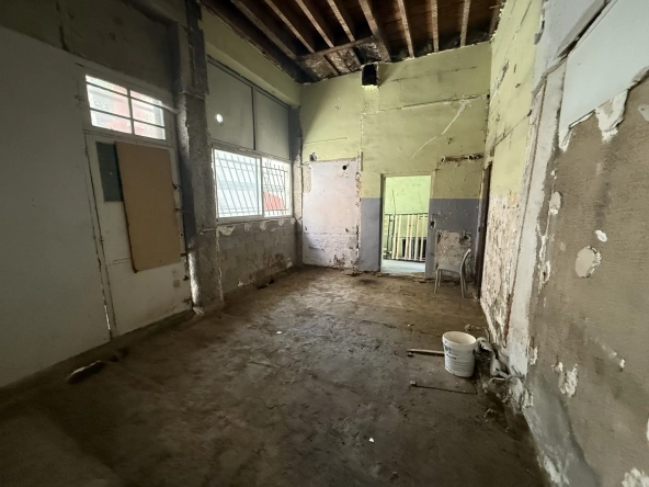 Plateau commercial de 22 m² à Oullins - Rénové avec mezzanine possible
