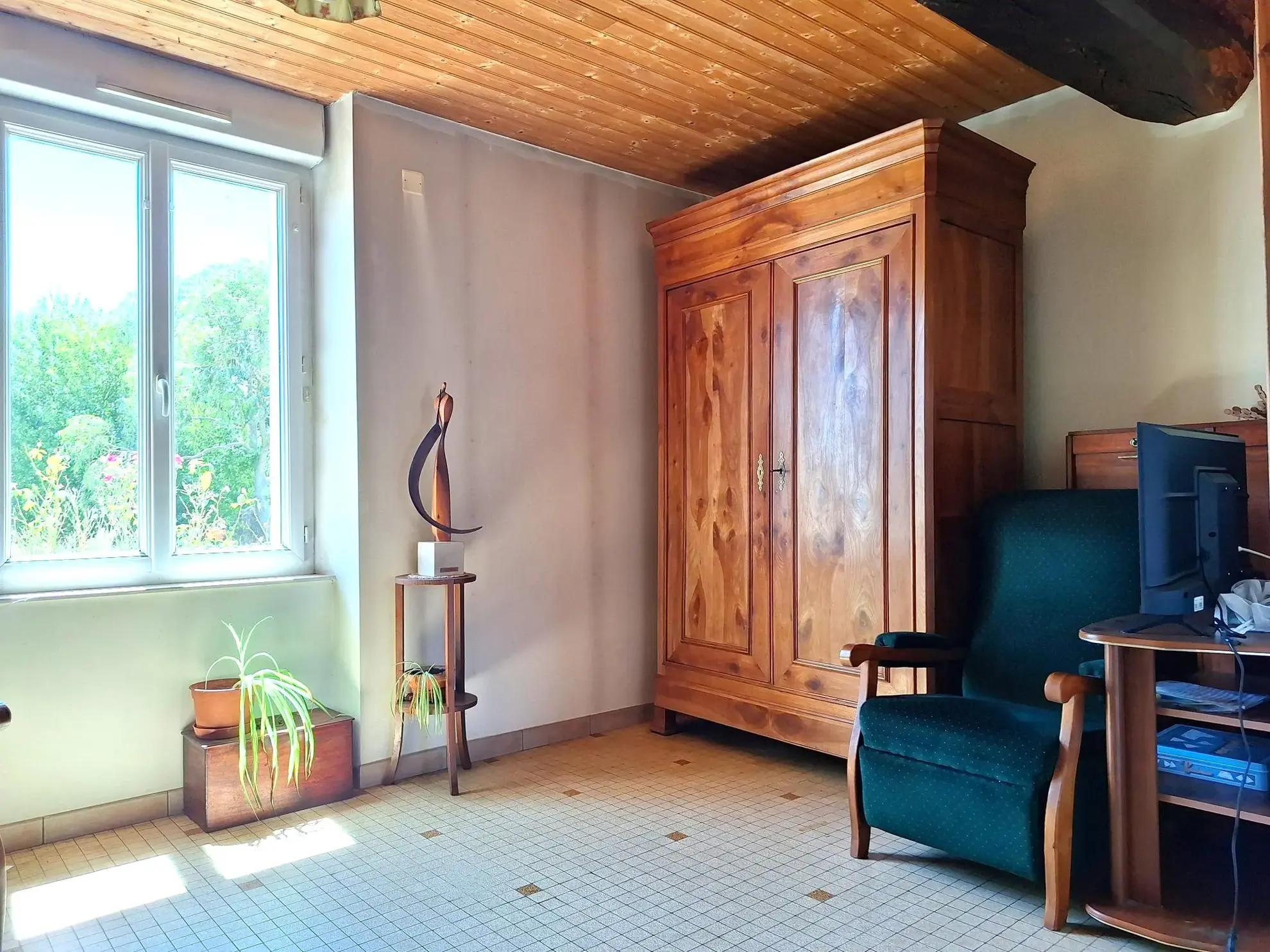 Maison à rénover avec terrain de 5500 m² à La Boissière-du-Doré 