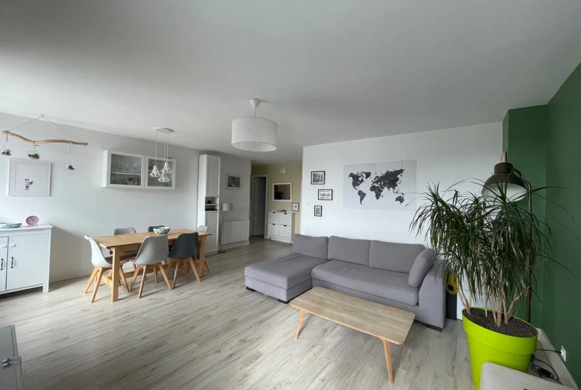 Appartement 3 pièces à Saint Martin d'Hères avec balcon et cave 