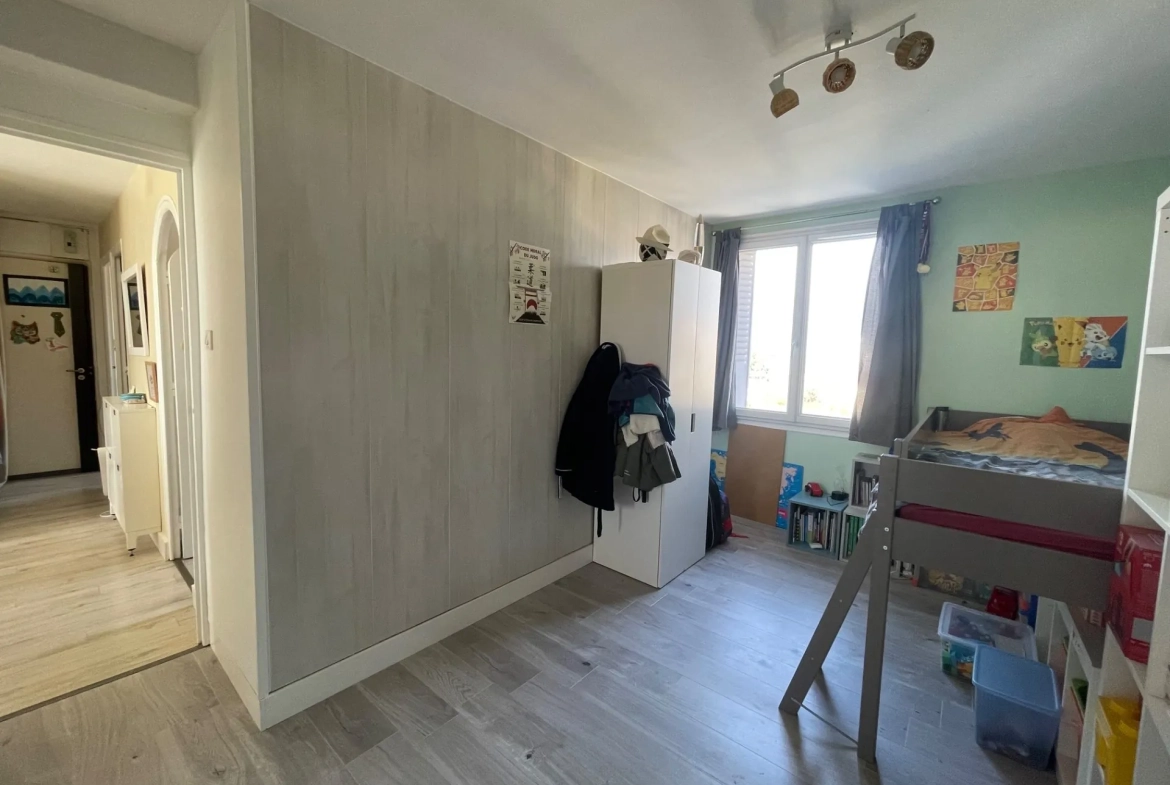 Appartement 3 pièces à Saint Martin d'Hères avec balcon et cave 