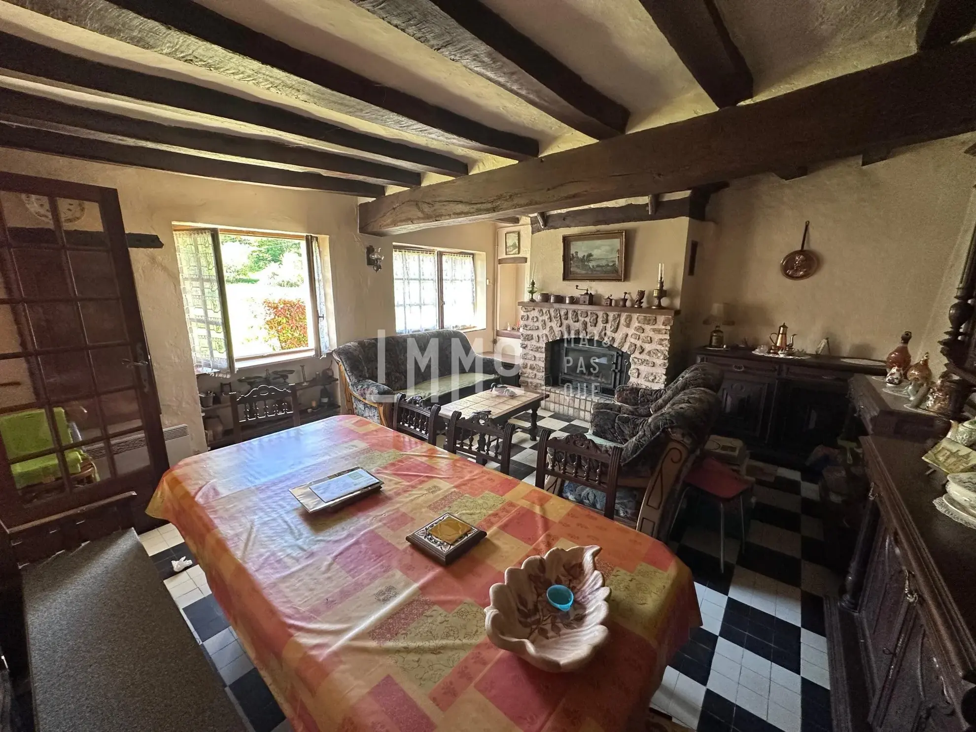 Maison de campagne à rénover à Chahaignes avec terrain arboré et dépendances 