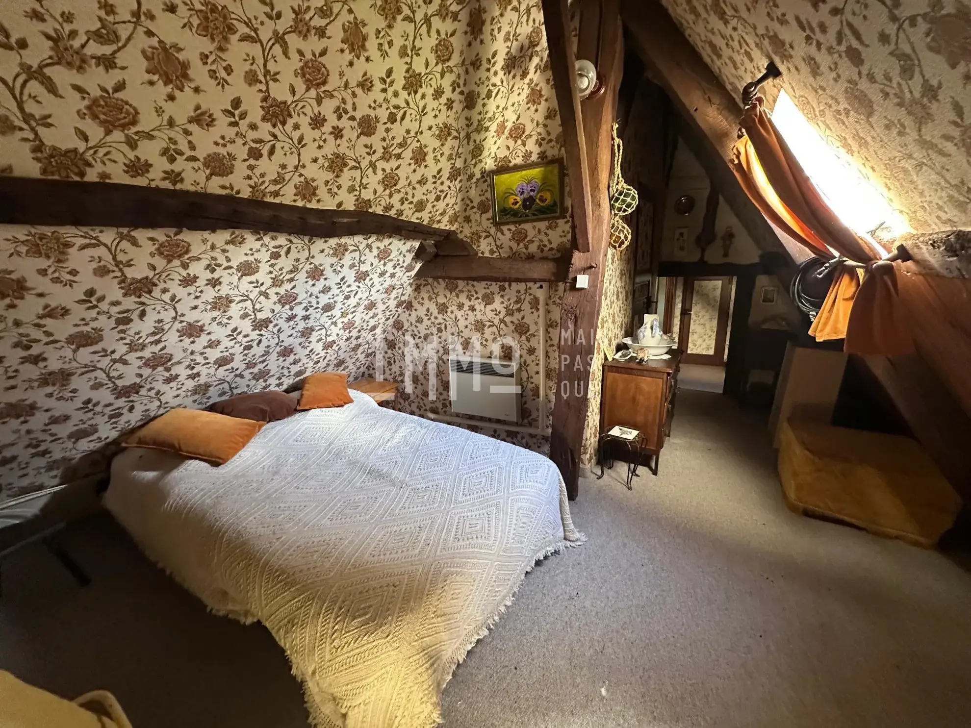 Maison de campagne à rénover à Chahaignes avec terrain arboré et dépendances 