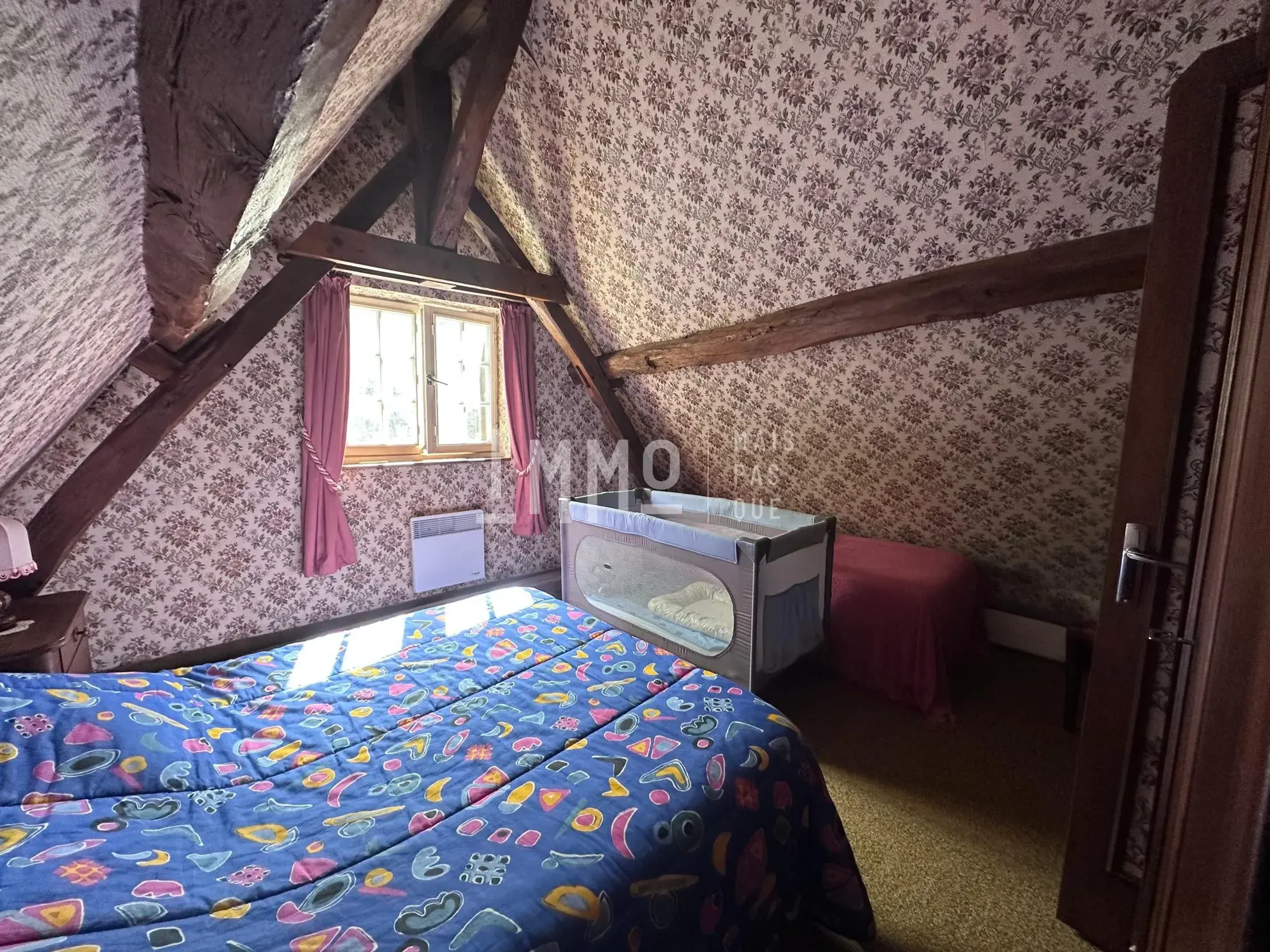 Maison de campagne à rénover à Chahaignes avec terrain arboré et dépendances 