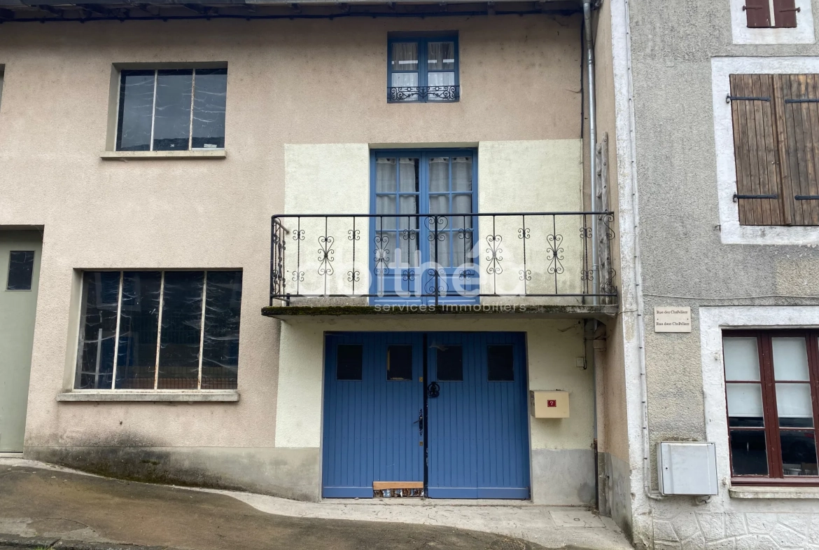 Maison de village à rénover avec potentiel à Les Salles Lavauguyon 