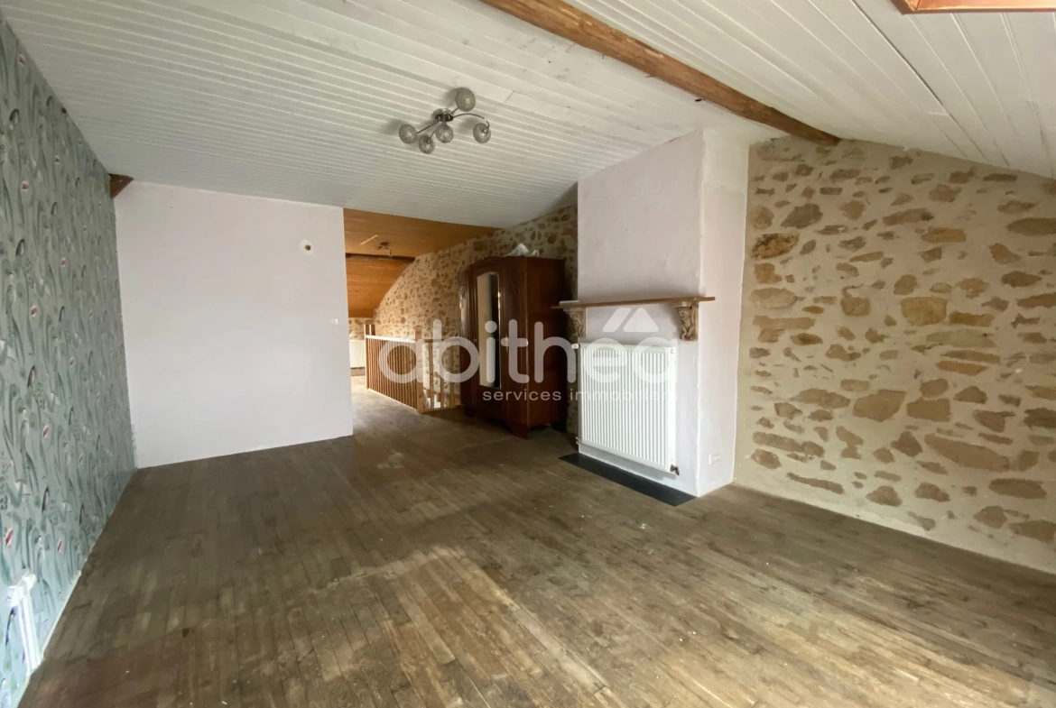 Maison de village à rénover avec potentiel à Les Salles Lavauguyon 