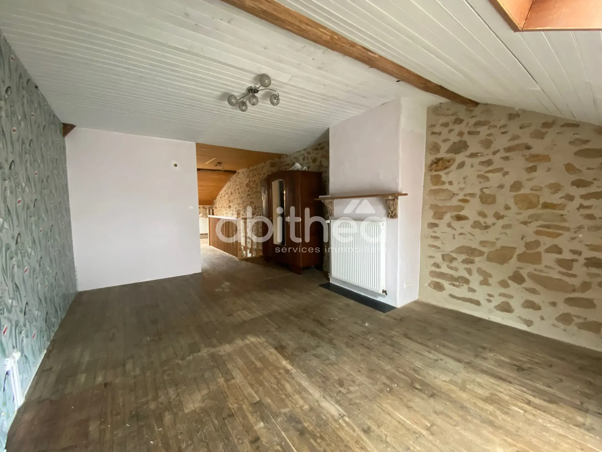 Maison de village à rénover avec potentiel à Les Salles Lavauguyon 