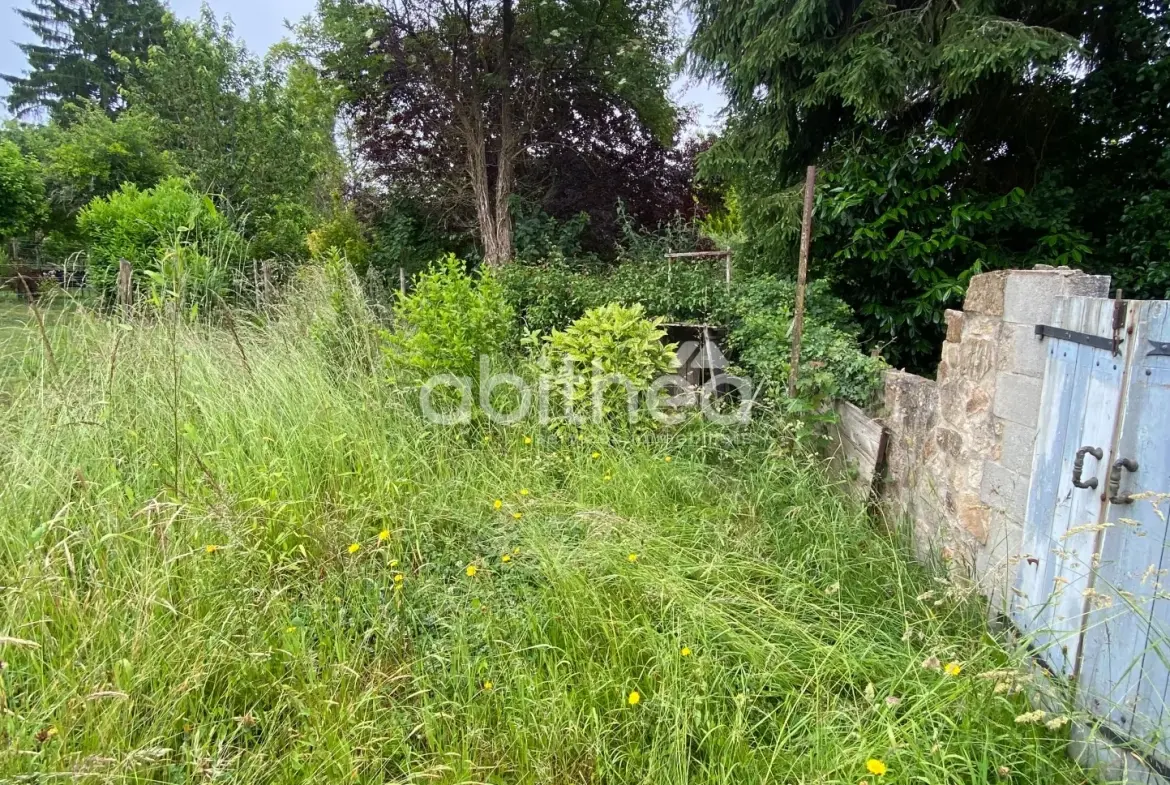 Maison de village à rénover avec potentiel à Les Salles Lavauguyon 