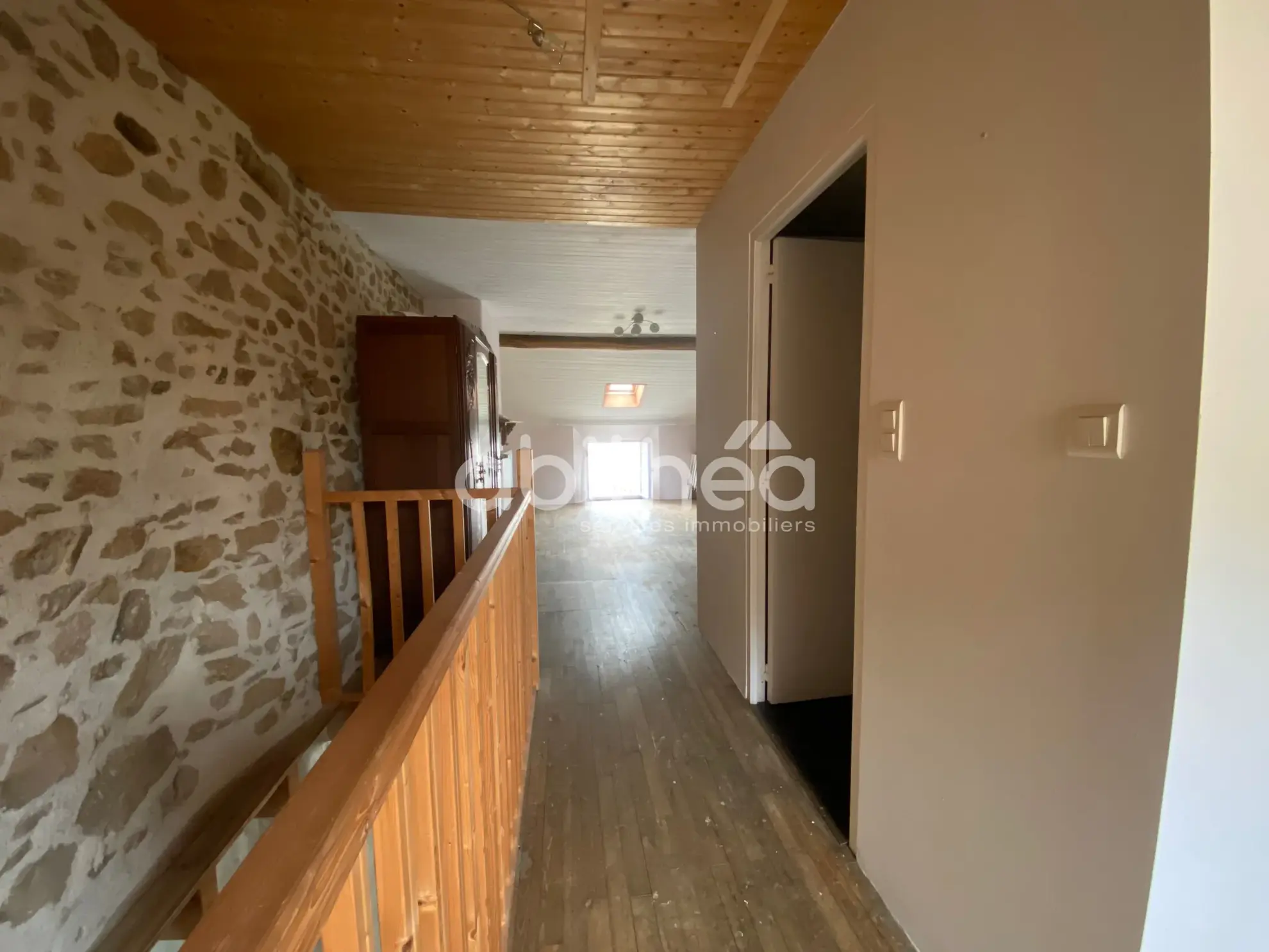 Maison de village à rénover avec potentiel à Les Salles Lavauguyon 