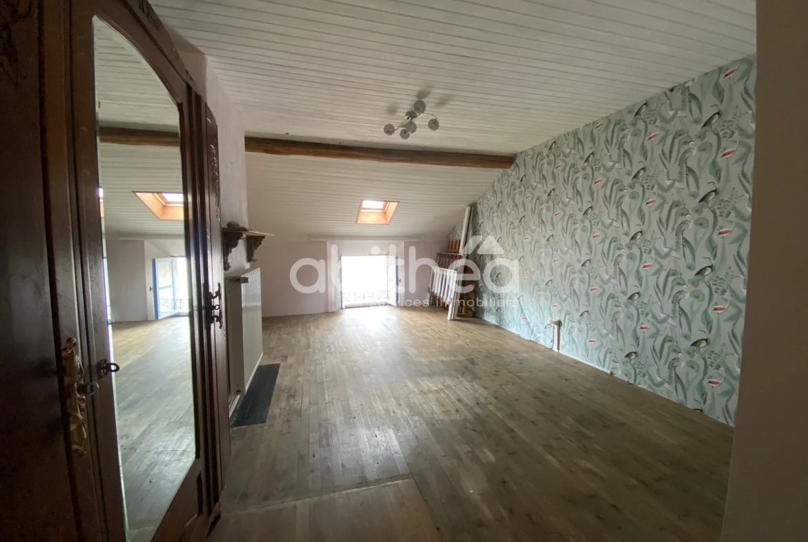 Maison de village à rénover avec potentiel à Les Salles Lavauguyon 