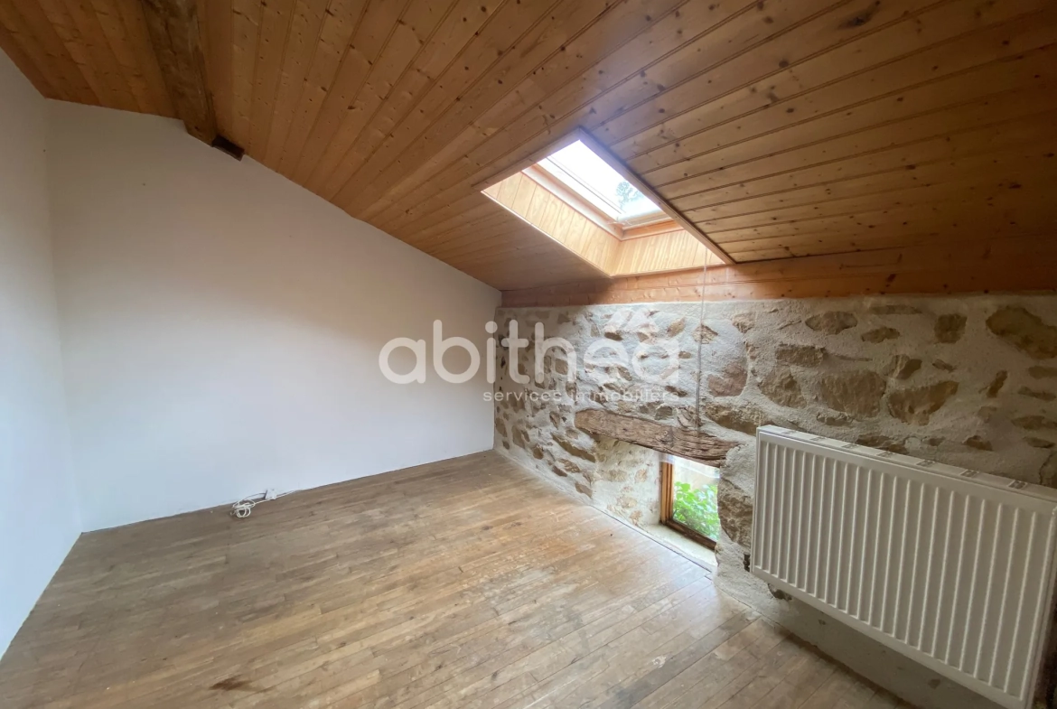 Maison de village à rénover avec potentiel à Les Salles Lavauguyon 