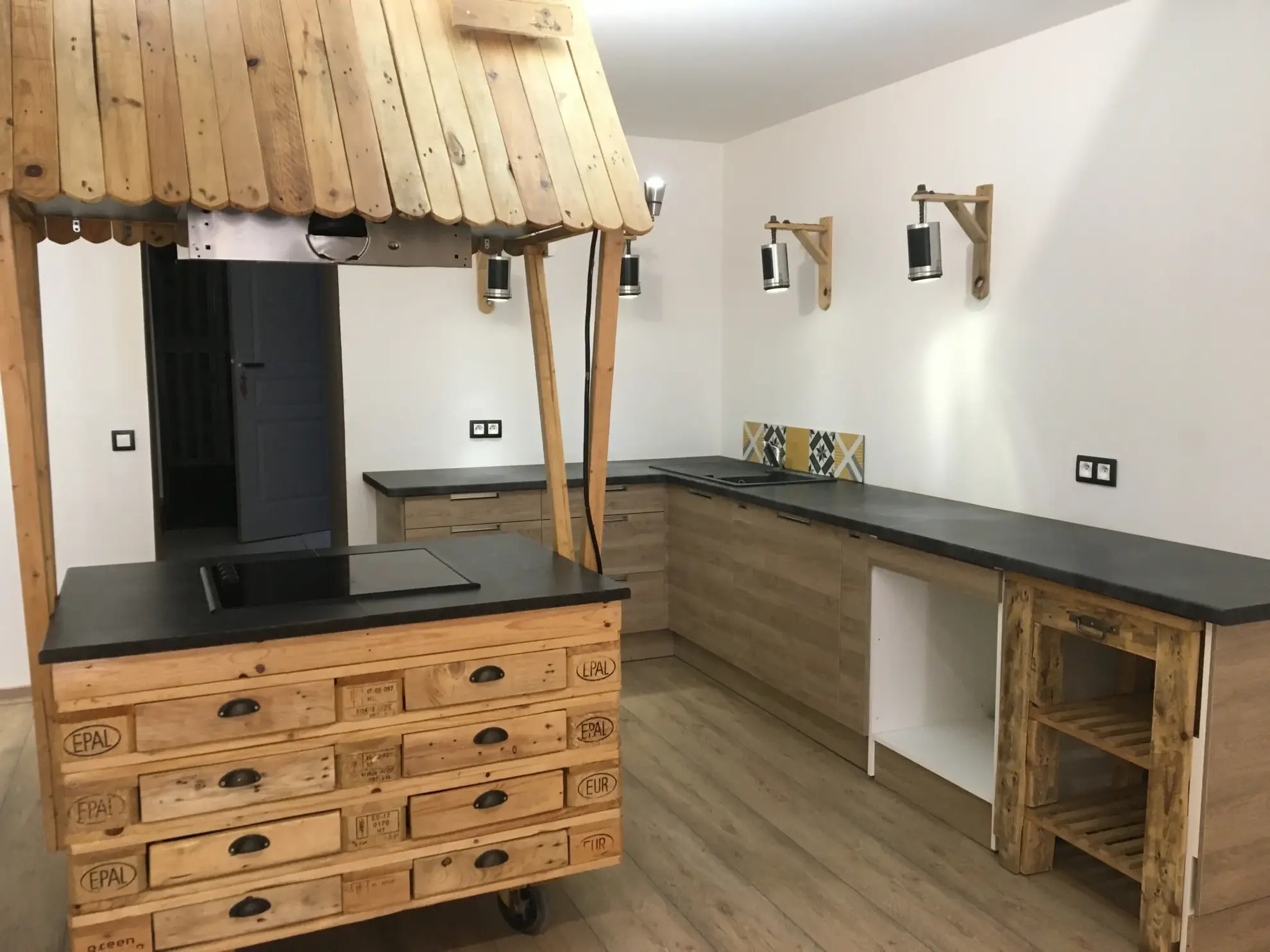 Maison avec deux appartements rénovée à Portel des Corbières proche Narbonne 
