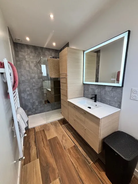 Maison T4 rénovée de 130m2 avec garage et terrain constructible à Saint Aubin Les Elbeuf 