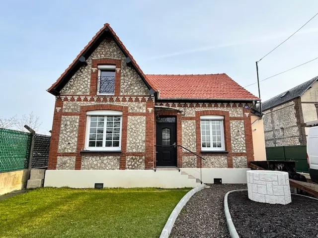 Maison T4 rénovée de 130m2 avec garage et terrain constructible à Saint Aubin Les Elbeuf