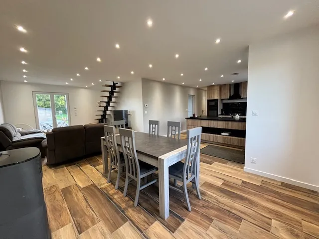 Maison T4 rénovée de 130m2 avec garage et terrain constructible à Saint Aubin Les Elbeuf 