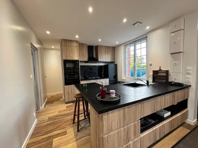 Maison T4 rénovée de 130m2 avec garage et terrain constructible à Saint Aubin Les Elbeuf 