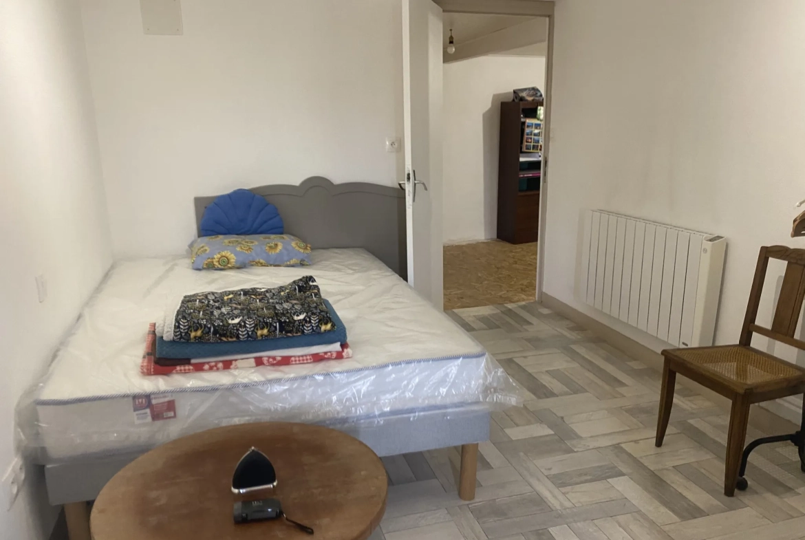 Jolie maison de village à Alloue avec jardin, garage et 2 chambres 