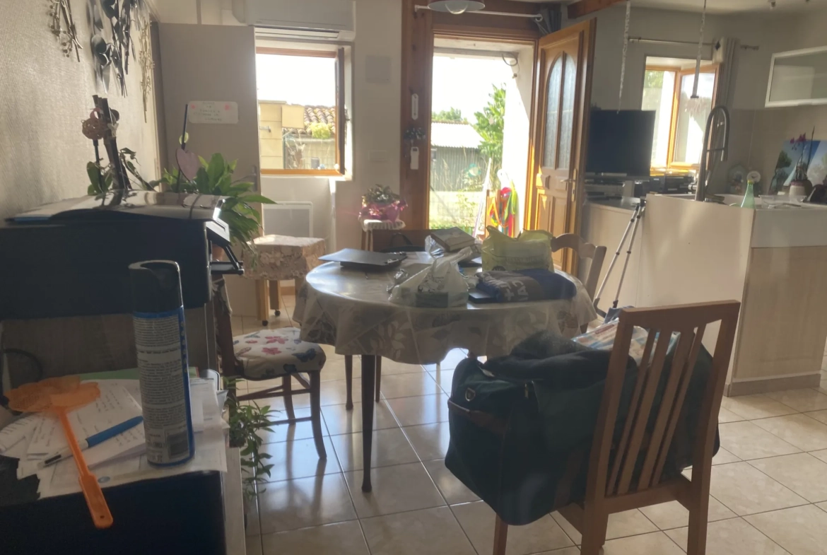 Jolie maison de village à Alloue avec jardin, garage et 2 chambres 