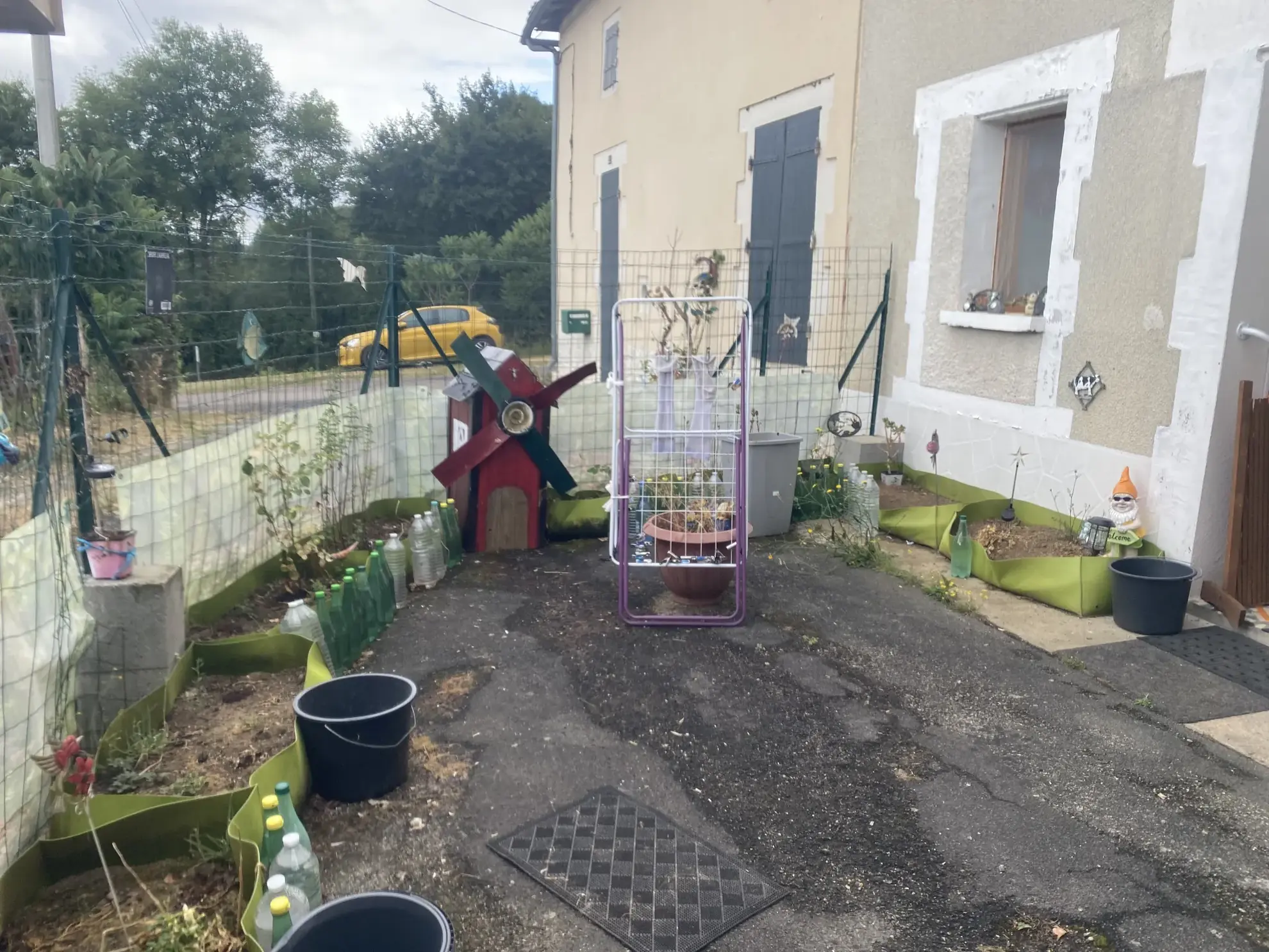 Jolie maison de village à Alloue avec jardin, garage et 2 chambres 