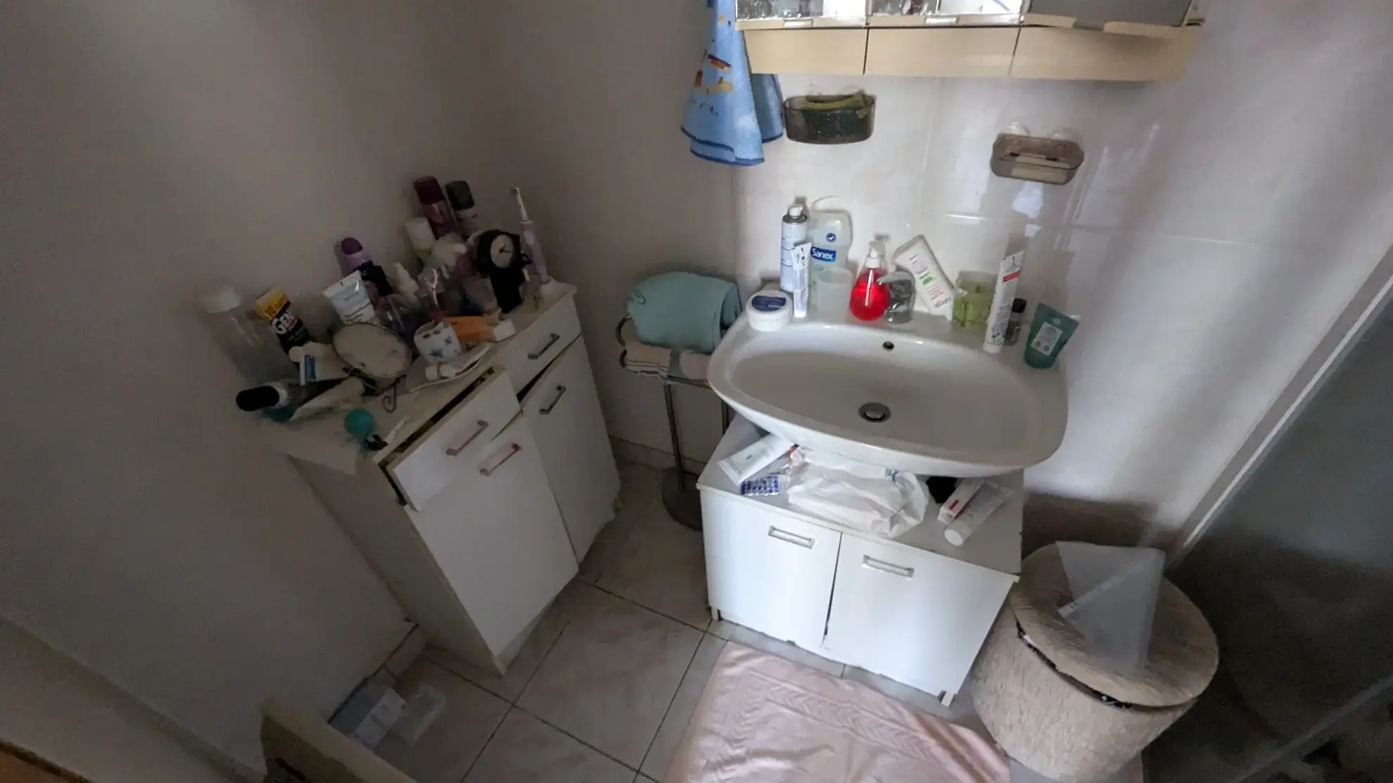 Grande maison à rénover à Bessines près de Niort avec terrain et dépendance 