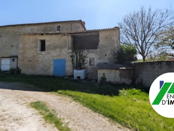Grande maison à rénover à Bessines près de Niort avec terrain et dépendance