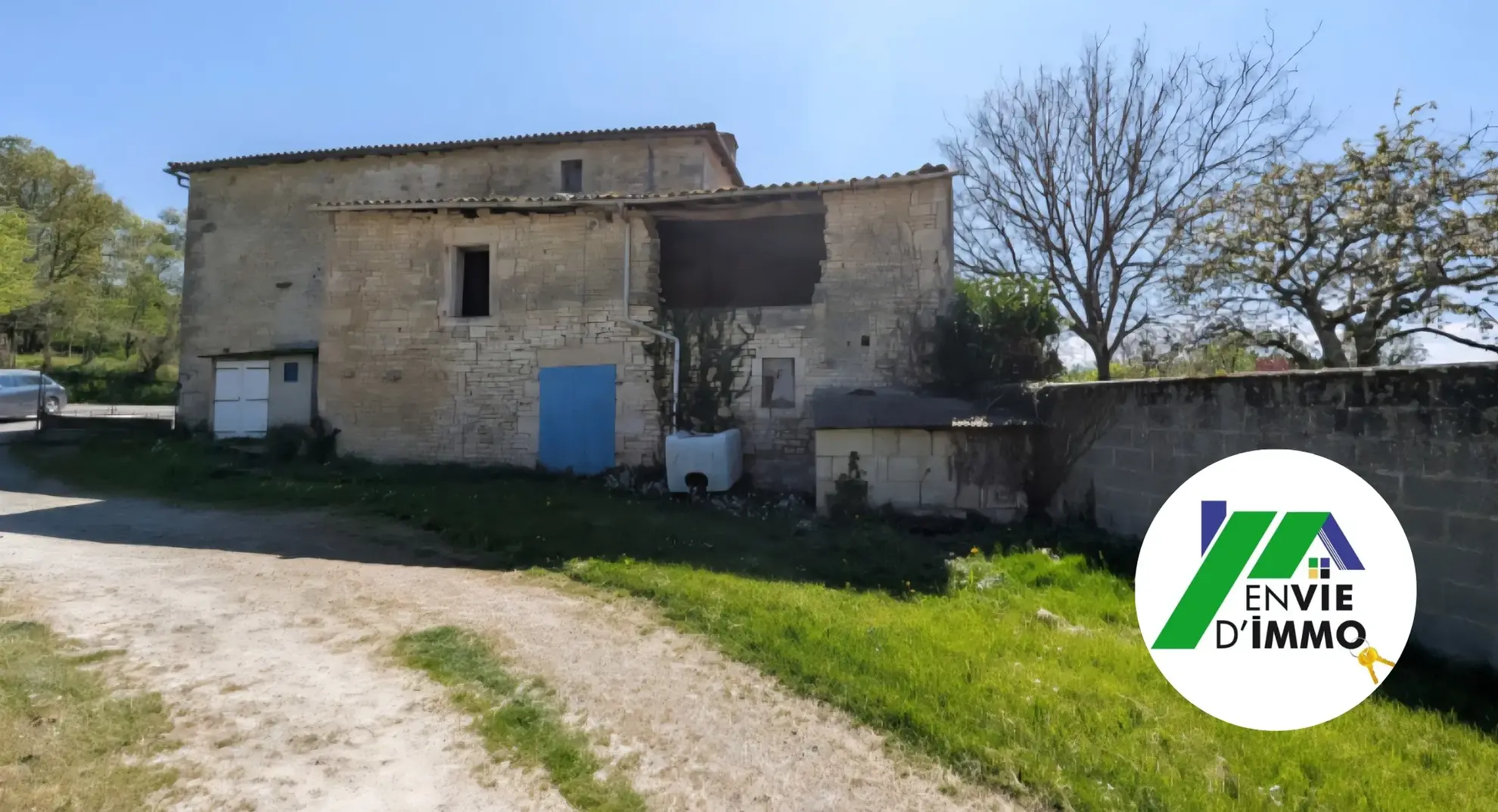 Grande maison à rénover à Bessines près de Niort avec terrain et dépendance 