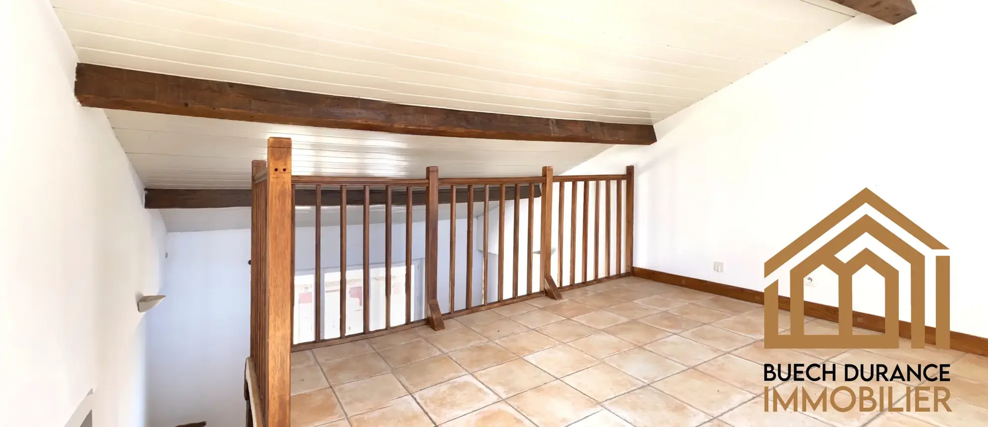 Immeuble à vendre à Laragne-Montéglin avec 5 logements libres et garage centre-ville 
