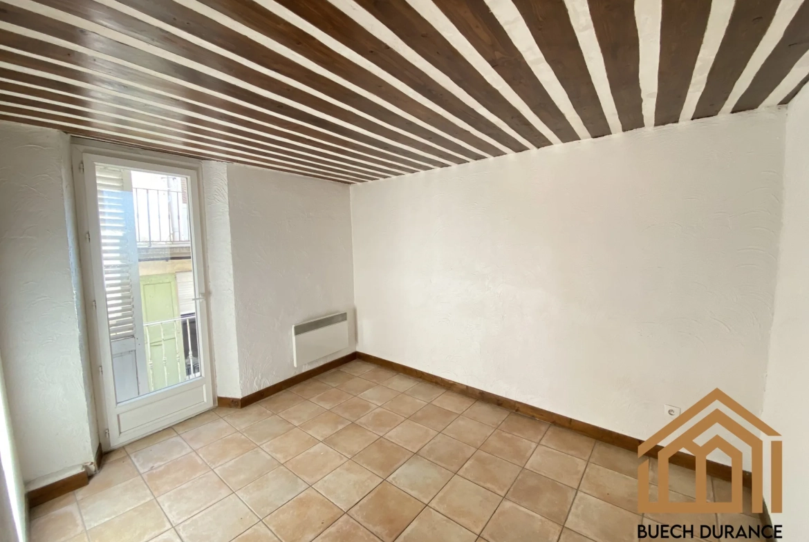 Immeuble à vendre à Laragne-Montéglin avec 5 logements libres et garage centre-ville 
