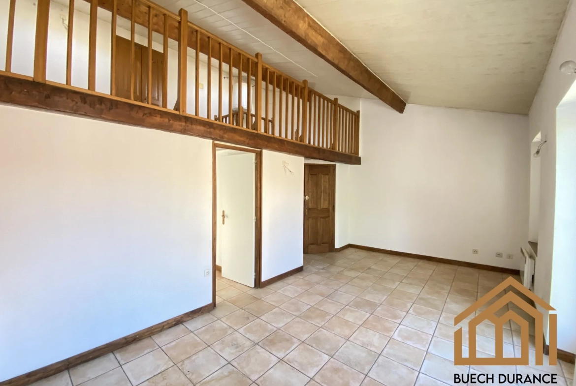 Immeuble à vendre à Laragne-Montéglin avec 5 logements libres et garage centre-ville 