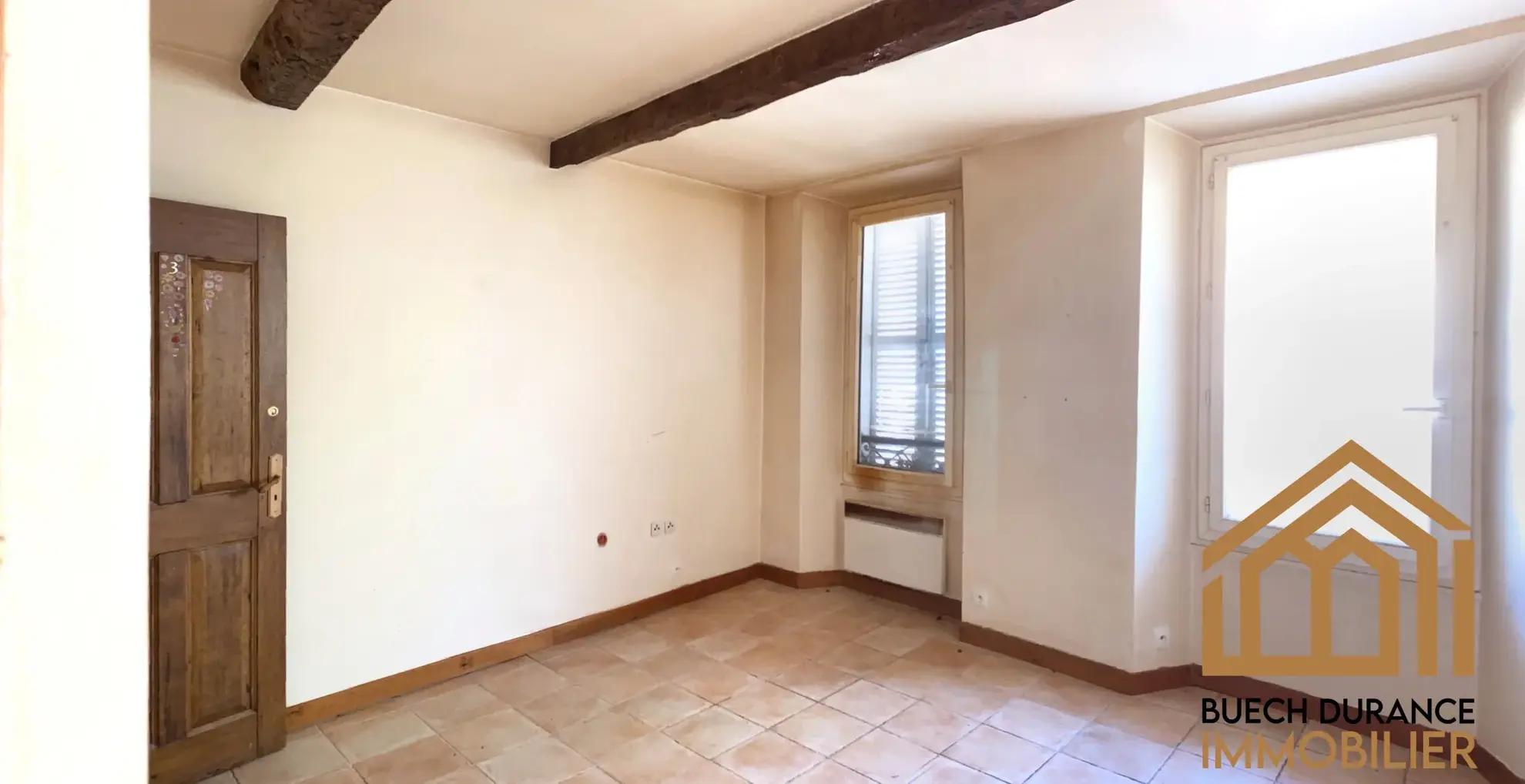 Immeuble à vendre à Laragne-Montéglin avec 5 logements libres et garage centre-ville 
