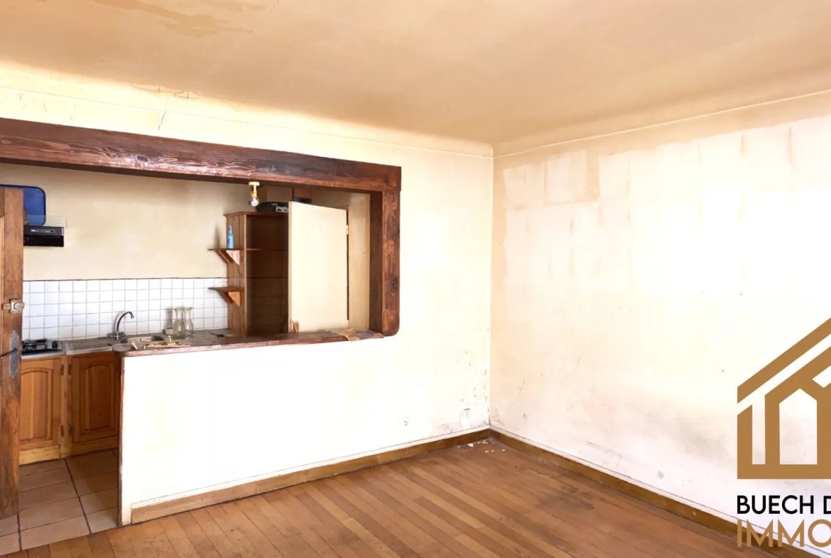 Immeuble à vendre à Laragne-Montéglin avec 5 logements libres et garage centre-ville 