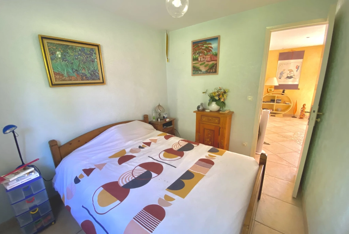 Magnifique maison de 101 m² avec terrain, piscine, tennis et studio proche de Bourg-Argental 