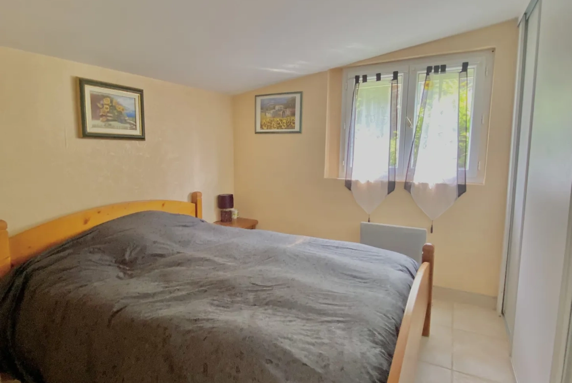 Magnifique maison de 101 m² avec terrain, piscine, tennis et studio proche de Bourg-Argental 