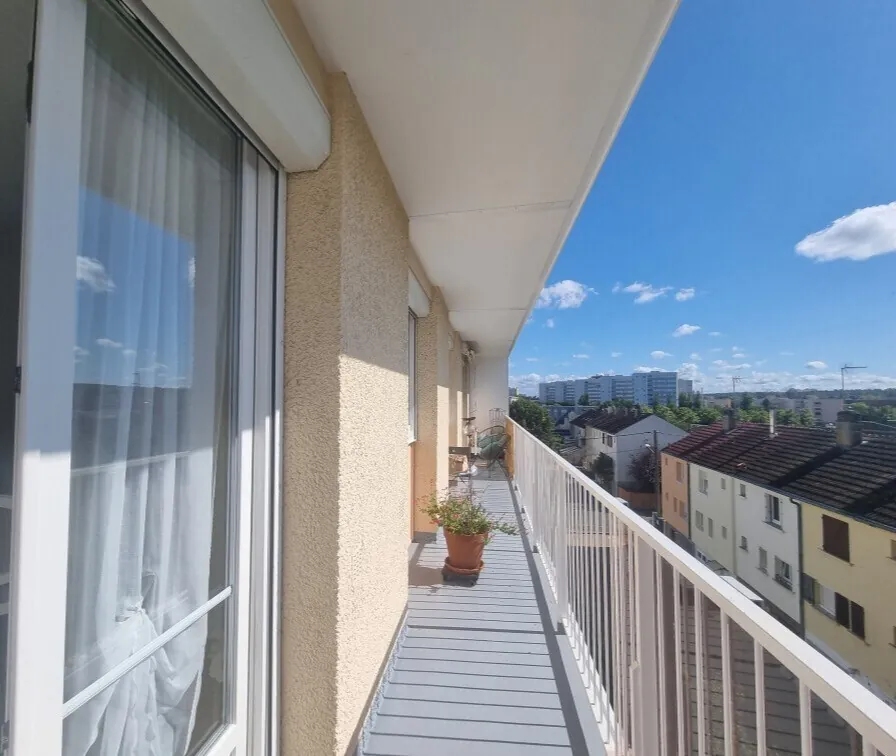 Spacieux appartement de 75 m² avec balcon, cave et garage au Mans 