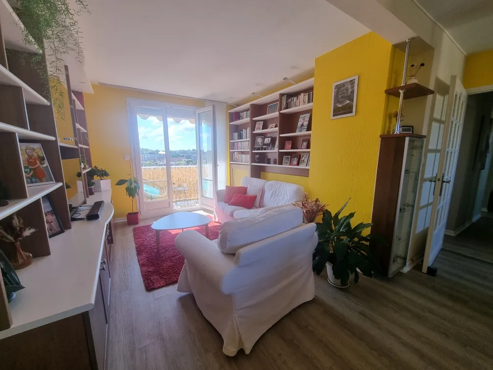 Spacieux appartement de 75 m² avec balcon, cave et garage au Mans 