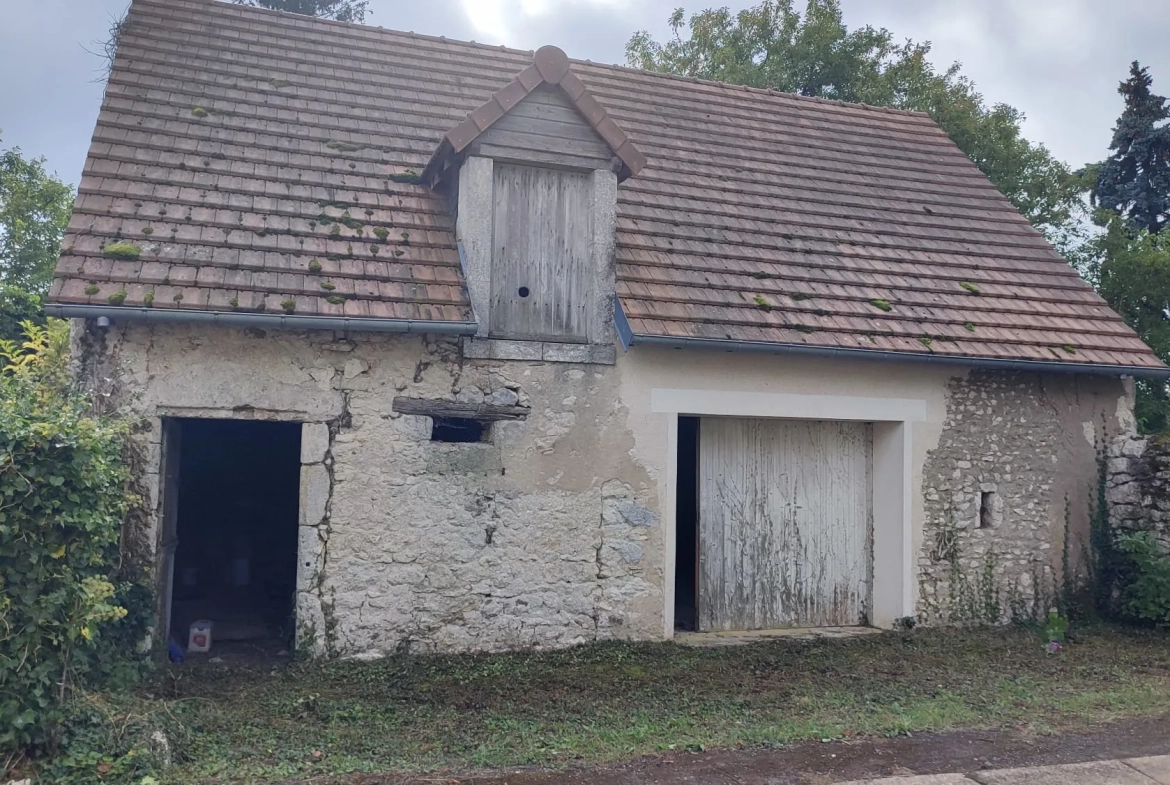 Ensemble immobilier à rénover à Seris, 700 m², bâtiment modulable et potentiel d'extension 