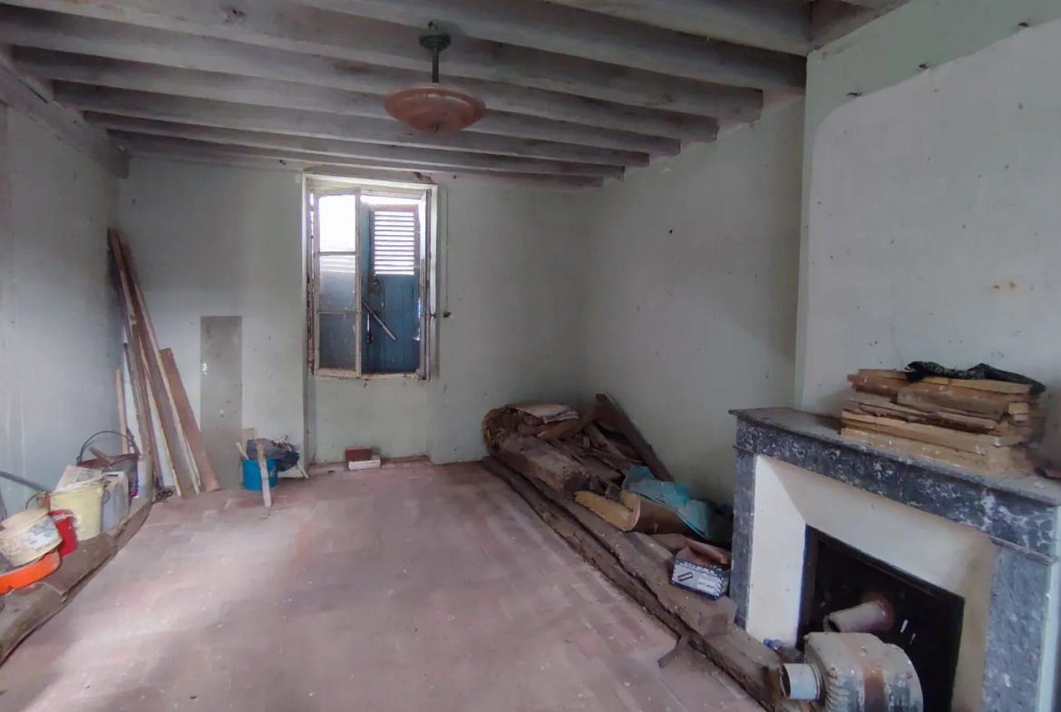 Ensemble immobilier à rénover à Seris, 700 m², bâtiment modulable et potentiel d'extension 
