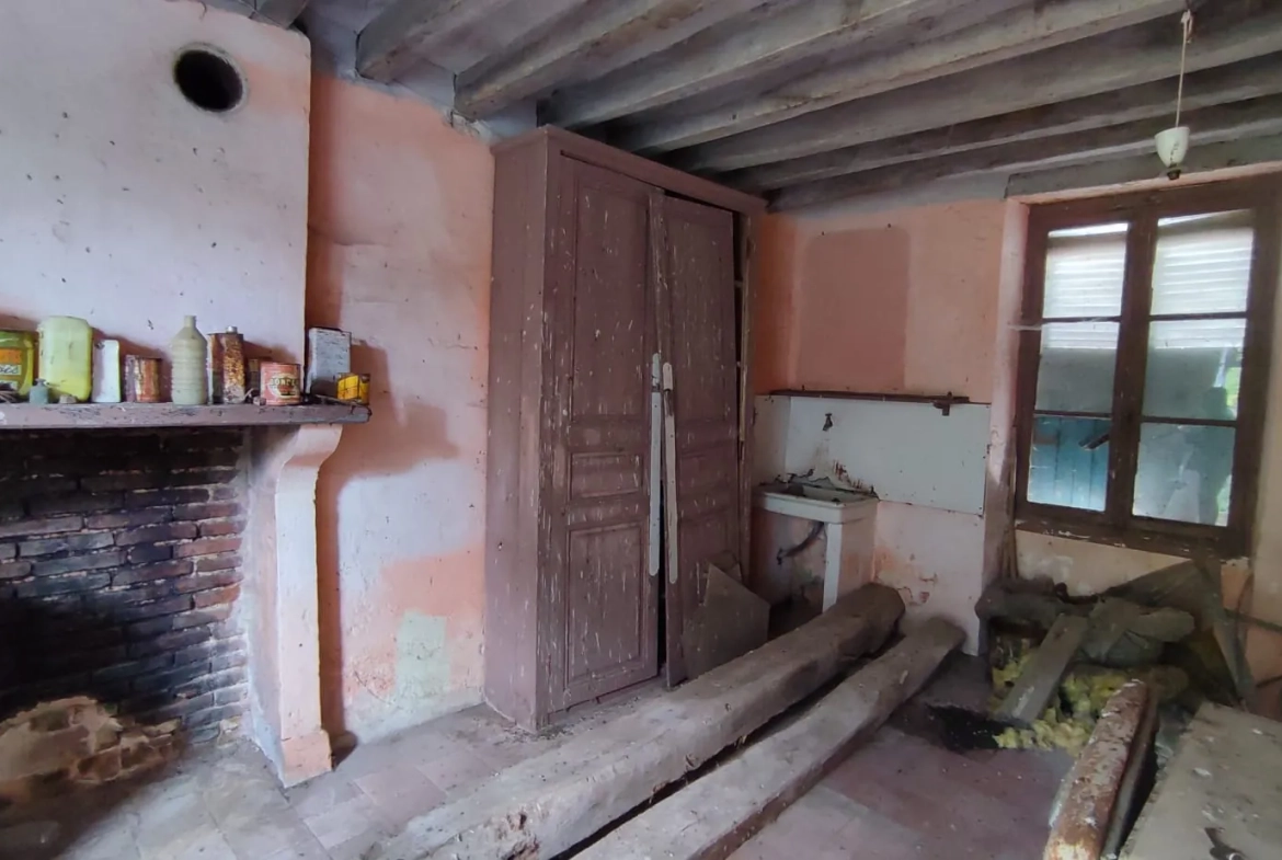 Ensemble immobilier à rénover à Seris, 700 m², bâtiment modulable et potentiel d'extension 