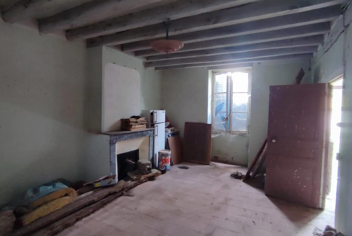 Ensemble immobilier à rénover à Seris, 700 m², bâtiment modulable et potentiel d'extension 