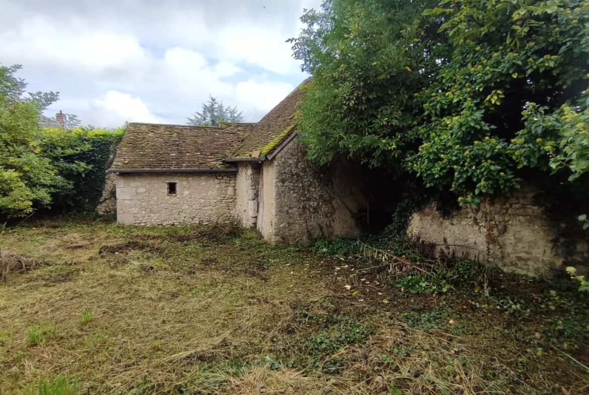 Ensemble immobilier à rénover à Seris, 700 m², bâtiment modulable et potentiel d'extension 