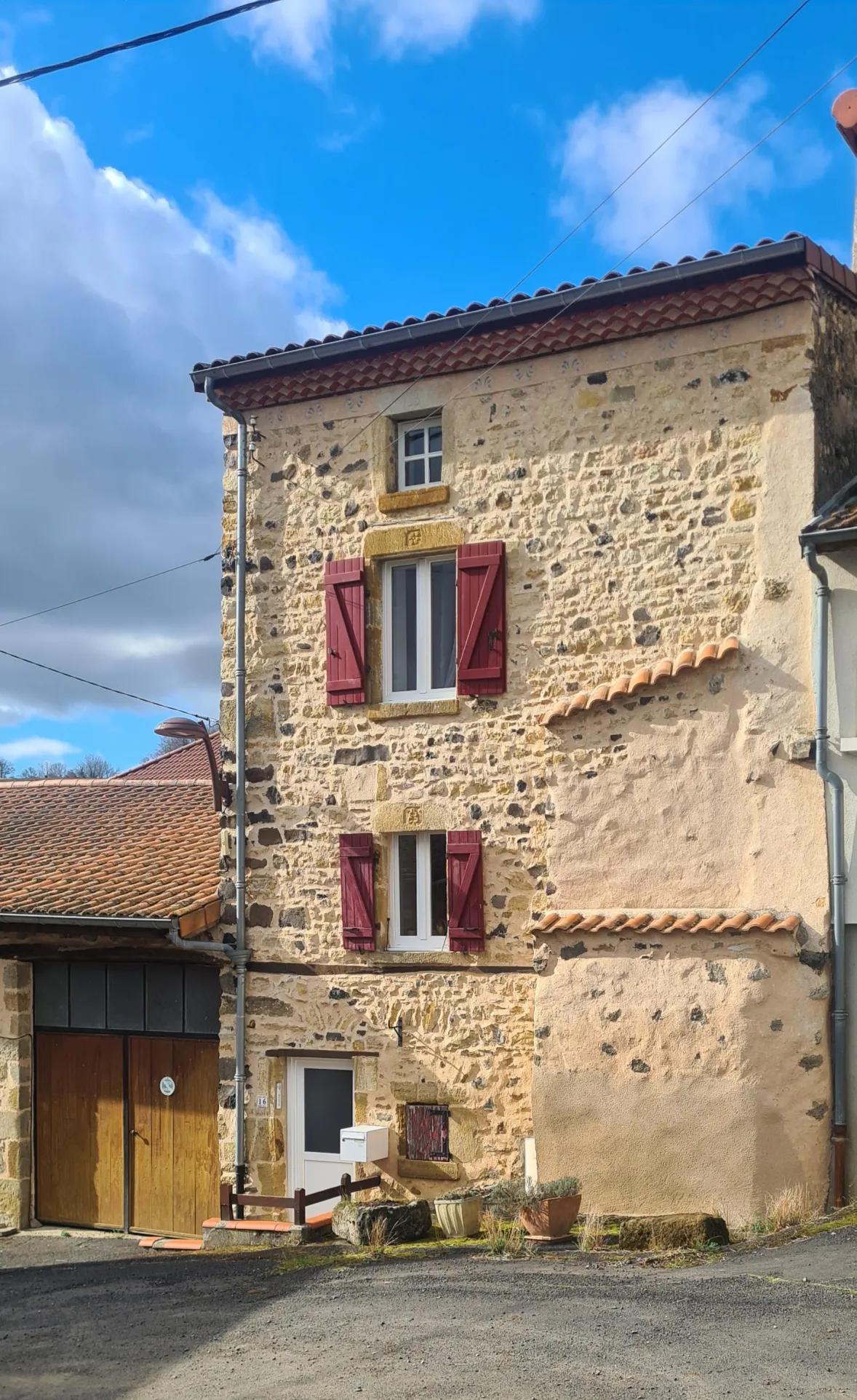 Achat maison de village à Laps, 86,16 m² proche Vic le Comte avec garage et cave 