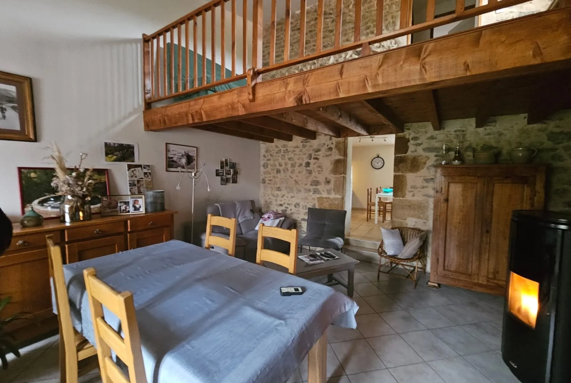 Achat maison de village à Laps, 86,16 m² proche Vic le Comte avec garage et cave 