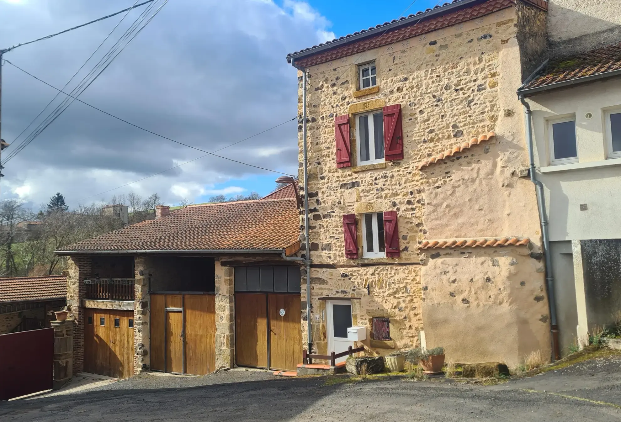 Achat maison de village à Laps, 86,16 m² proche Vic le Comte avec garage et cave 