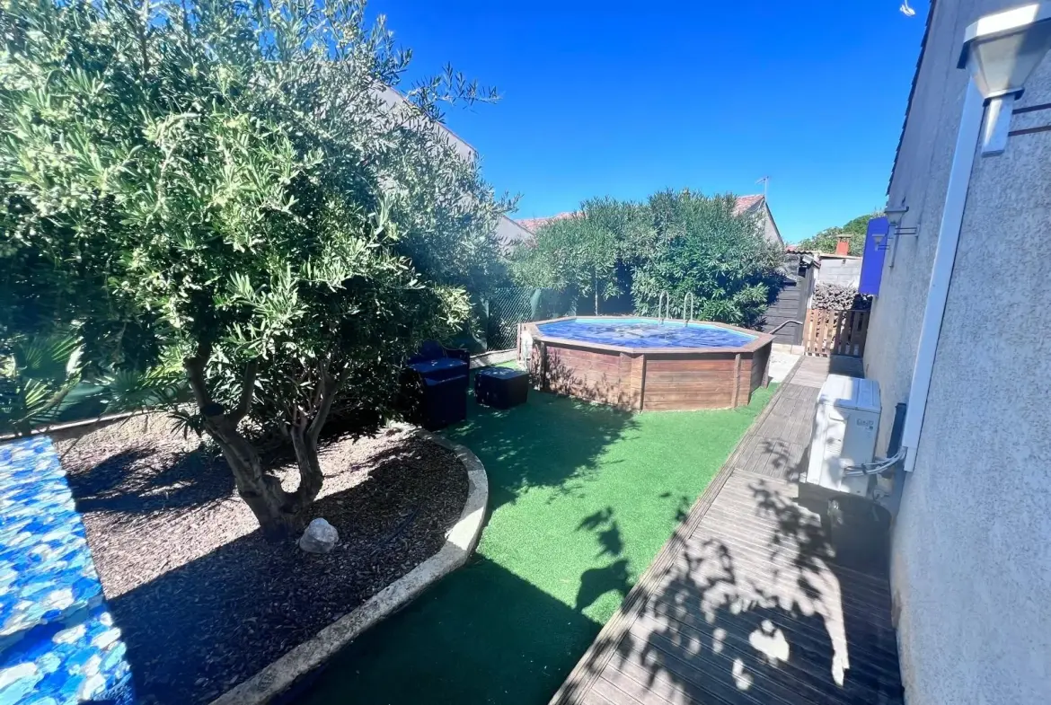 Villa traditionnelle de plain-pied avec piscine et jardin à Montblanc 