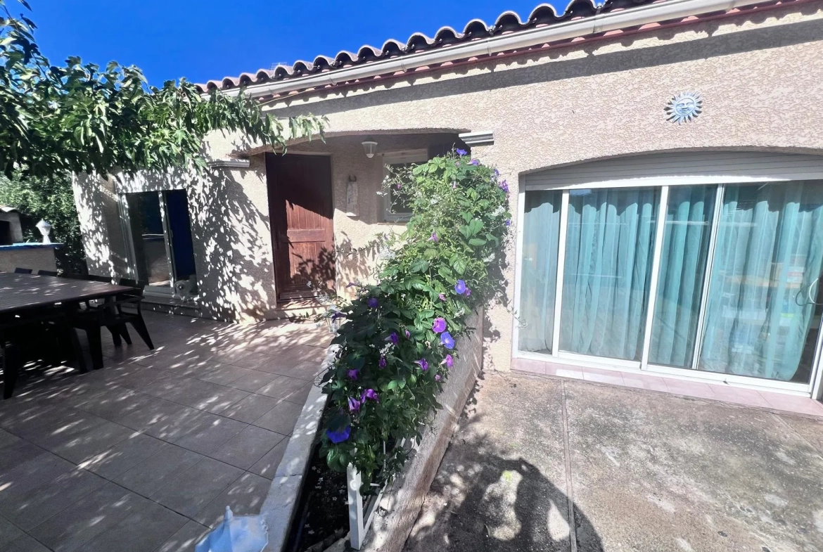Villa traditionnelle de plain-pied avec piscine et jardin à Montblanc 