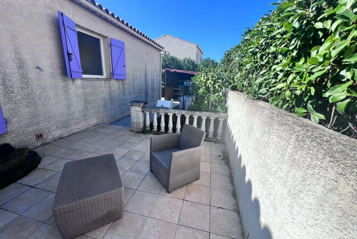 Villa traditionnelle de plain-pied avec piscine et jardin à Montblanc 