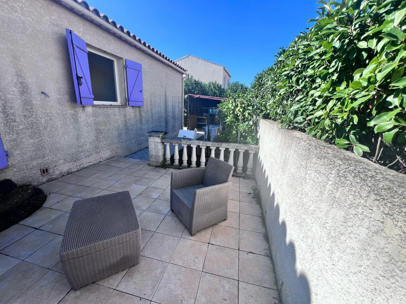Villa traditionnelle de plain-pied avec piscine et jardin à Montblanc 