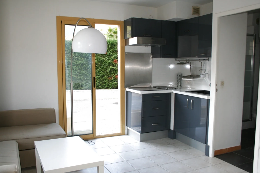 Studio de 20 m² avec loggia à Cavalaire-sur-Mer, idéal investissement locatif