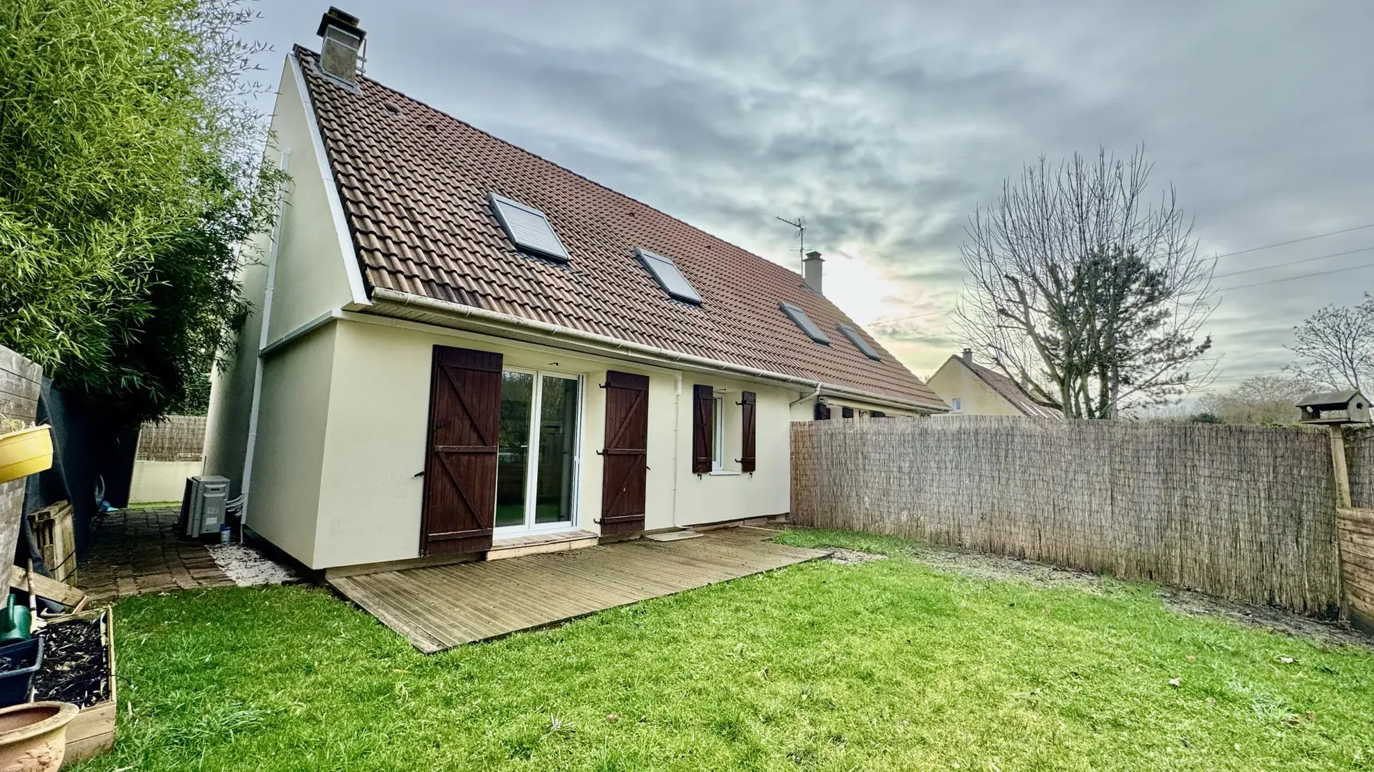 Maison de 90 m² à Mantes-la-Ville avec jardin clos et environnement paisible 
