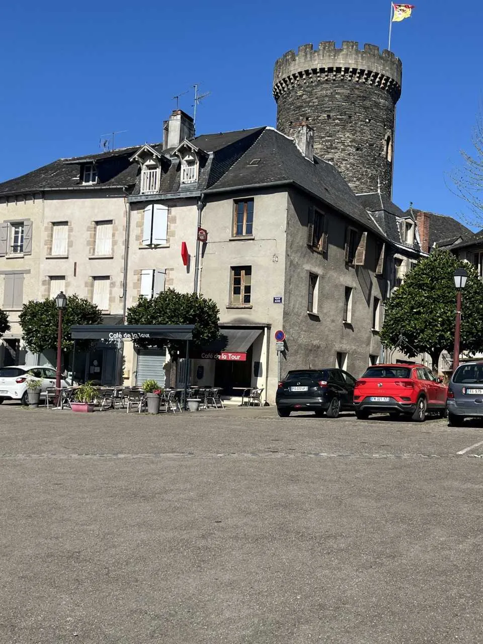 Immeuble de rapport avec commerce et appartement à Allassac 